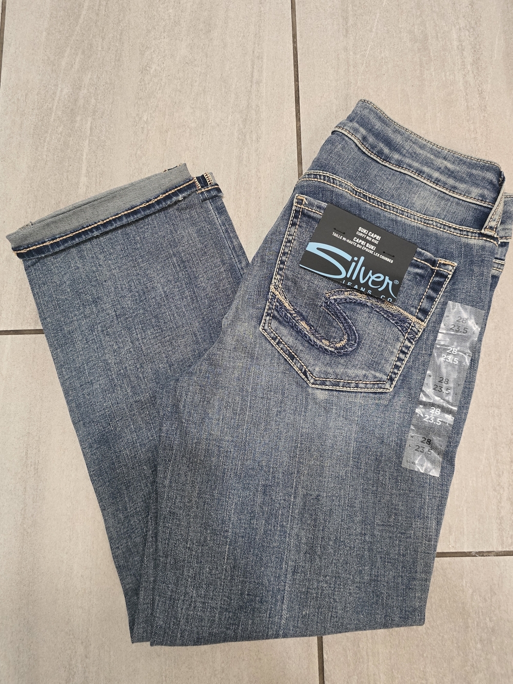 NWT Silver Jeans Suki Capri Womens 28 Mid Rise Stretch Denim Capris